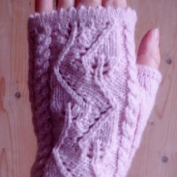 Tilting Leaf and Cable fingerless mitts/gloves