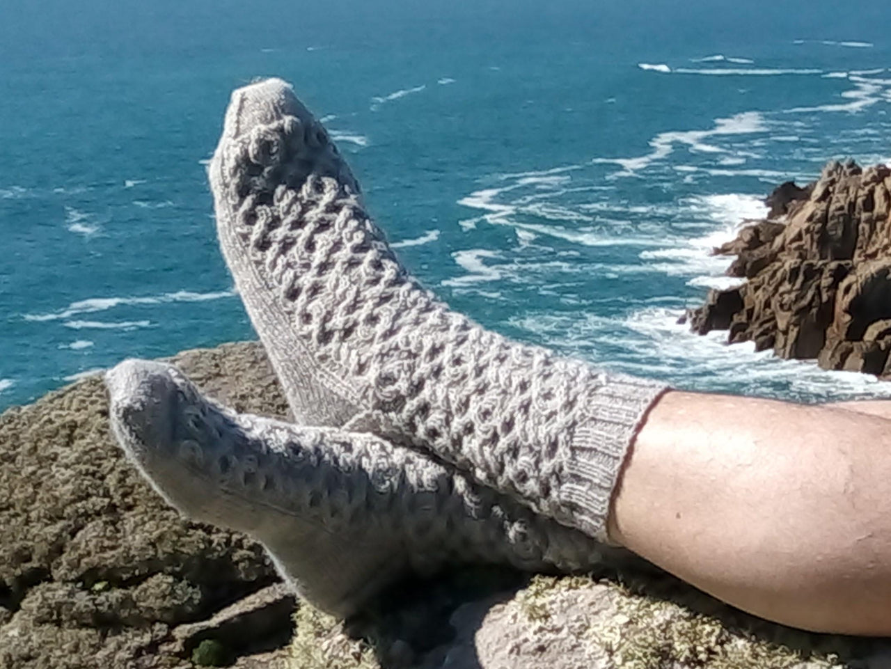Knitting pattern for men's cabled socks