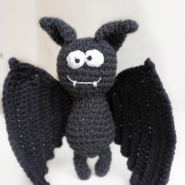 Bat crochet pattern, Halloween crochet decor