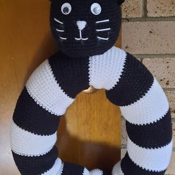 Midnight the Cat Halloween Wreath Crochet Pattern