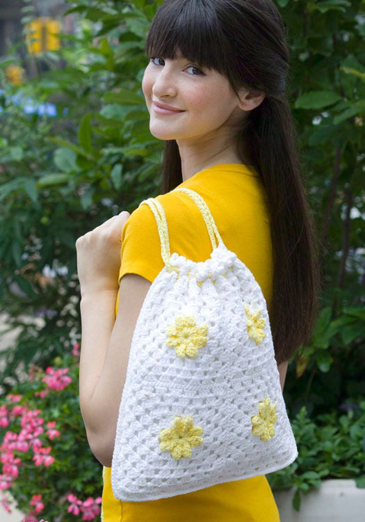 Daisy Drawstring Bag in Red Heart Creme de la Creme - WC1931 - Downloadable PDF