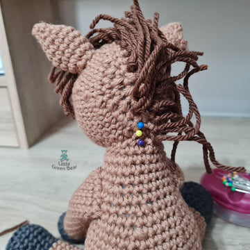 Harrold the Horse - US Terminology - Amigurumi