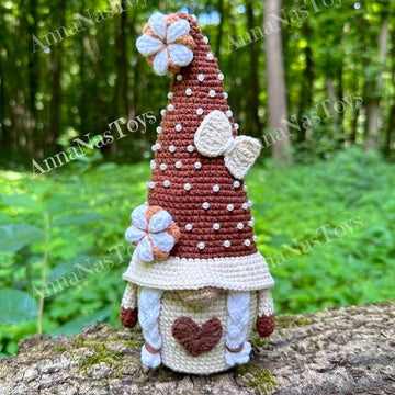 Gnome with cotton (girl)