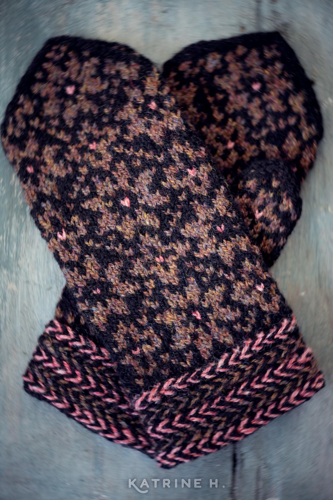 Norwegian Black Rose Mittens