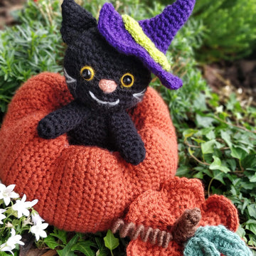 Kit Cat the Halloween Cat with Pumpkin