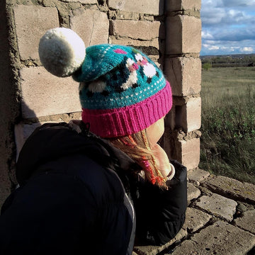 Kissing penguins hat