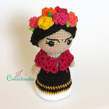 Frida amigurumi doll - crochet pattern by Crochelandia