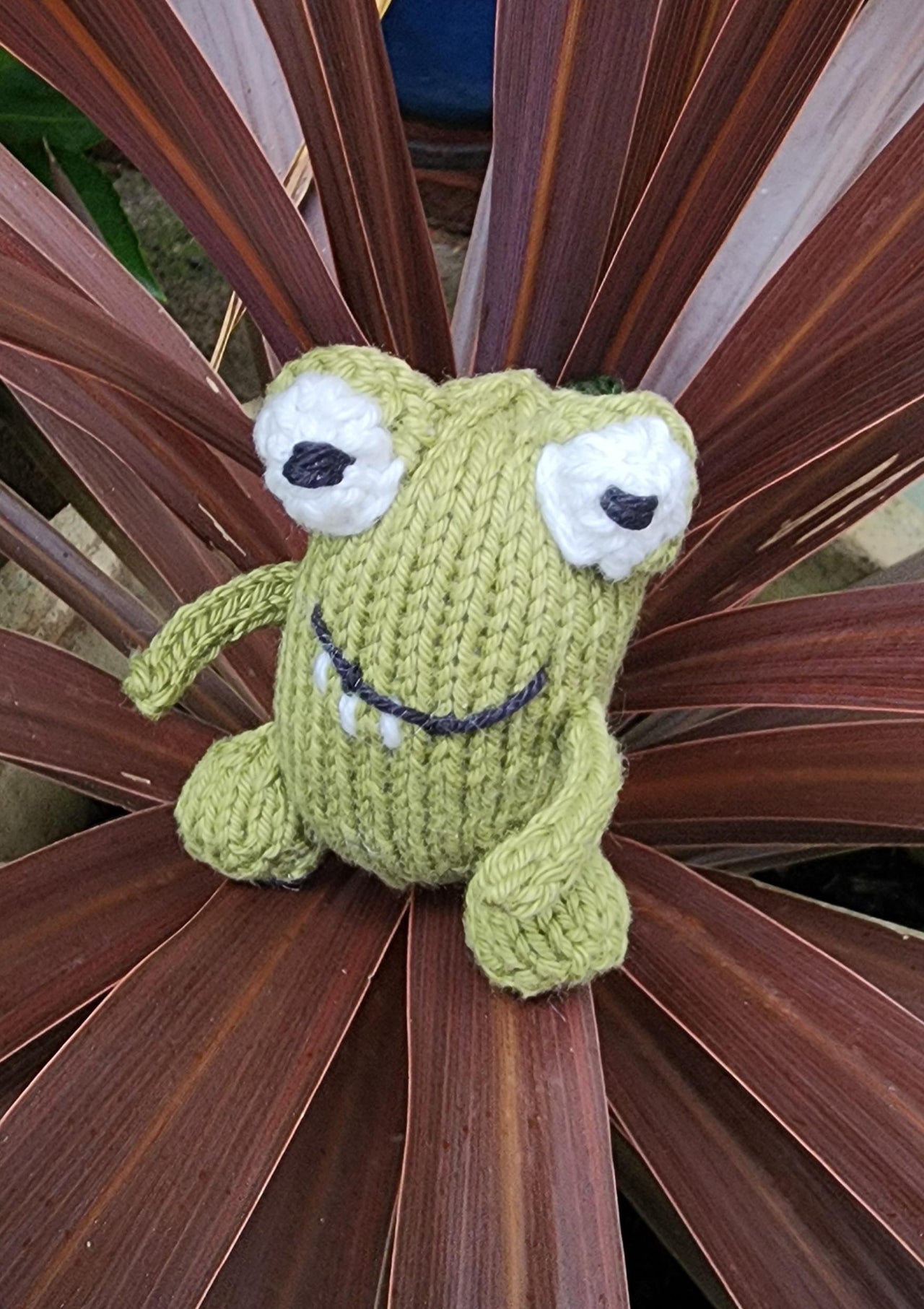 Dinosaur pocket buddy knitting pattern