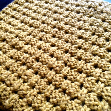 Knitted cowl from chunky yarn, Orlando