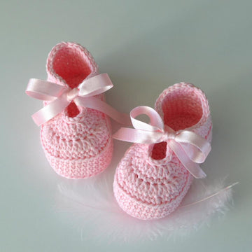 Pink baby shoes with bow
