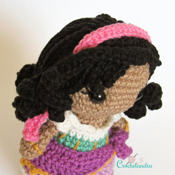 Esmeralda amigurumi doll - crochet pattern by Crochelandia