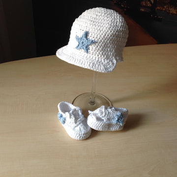 Sporty Baby Bootie and Hat Set N 231