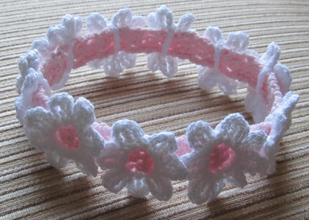 Crochet Headband with White Daisies