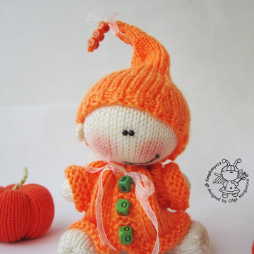 Pebble doll Halloween BOO and two pumpkins