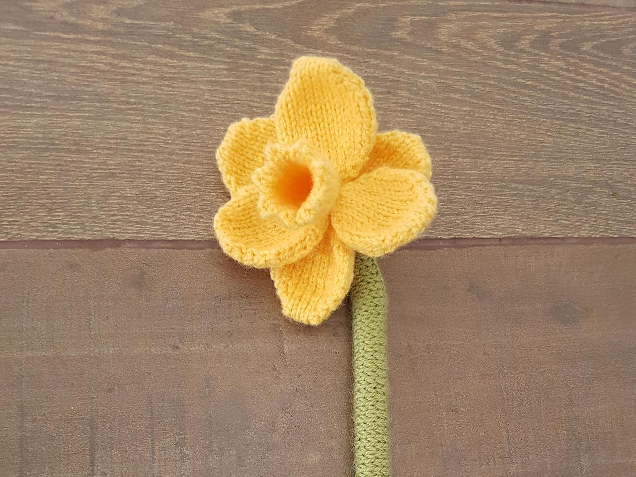 Knitted Daffodil