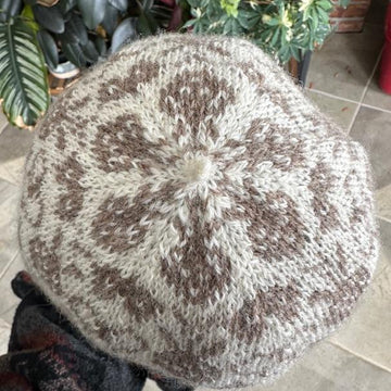 Beth & Diana hat