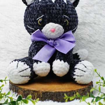 Fluffy cat amigurumi crochet doll pattern