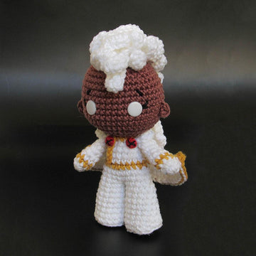 Storm (X-Men) amigurumi doll - crochet pattern by Crochelandia
