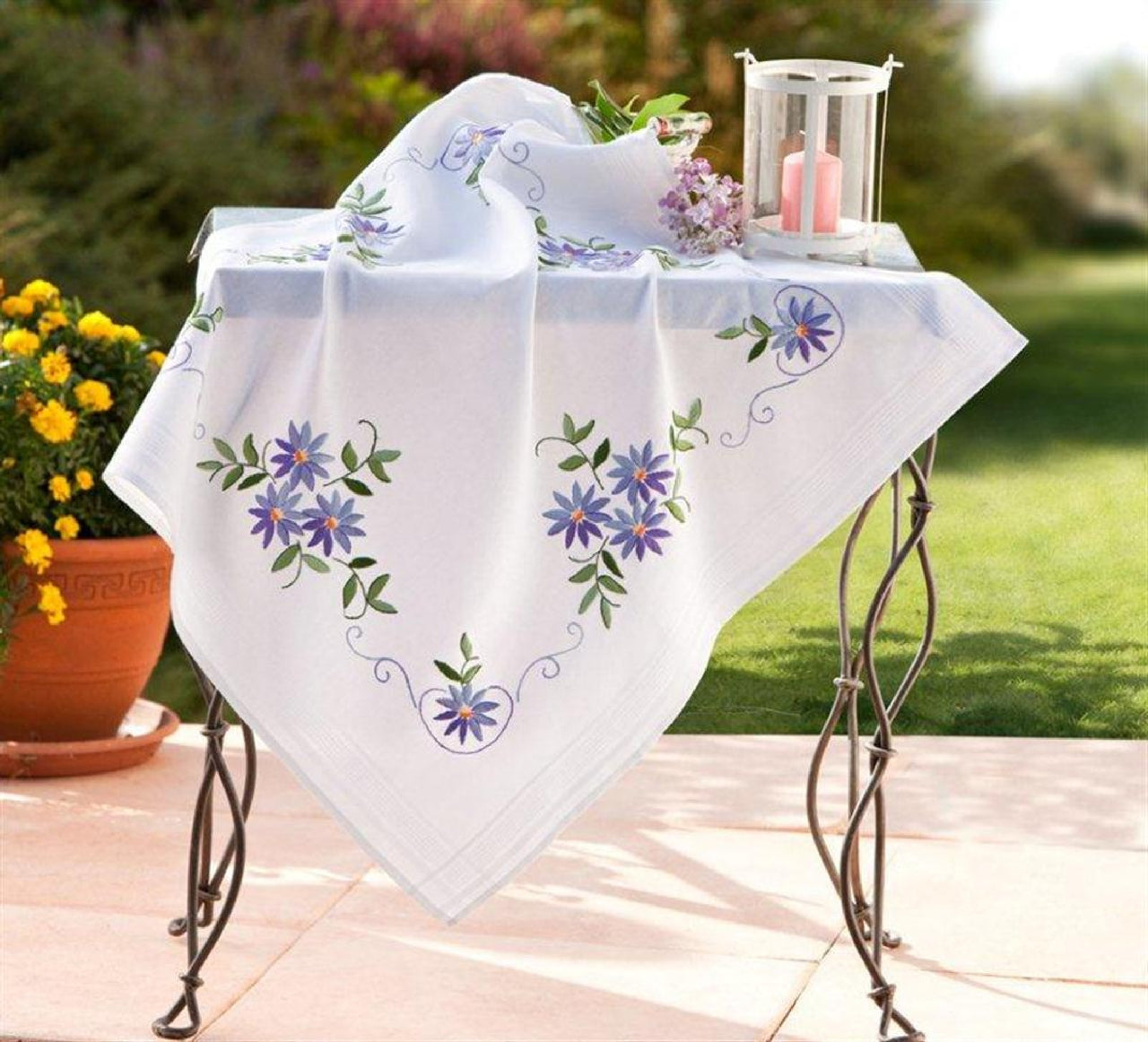 Deco-Line Blue Daisy 80 x 80cm Printed Embroidery Kit - 80 x 80cm