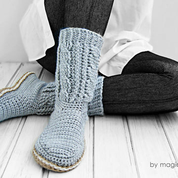 Women boots with cables