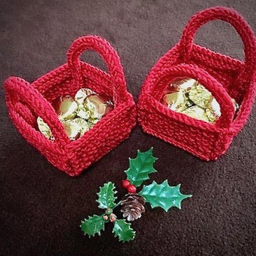 'Bitsy' Basket for favours, sweets, toys. In Patons Fab DK