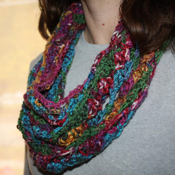 Lacy Diamond Cowl