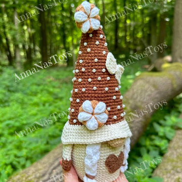 Gnome with cotton (girl)