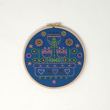 Creative World Of Craft Floral Delight Printed Embroidery Kit - 6"
