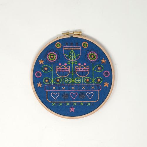 Creative World Of Craft Floral Delight Printed Embroidery Kit - 6"