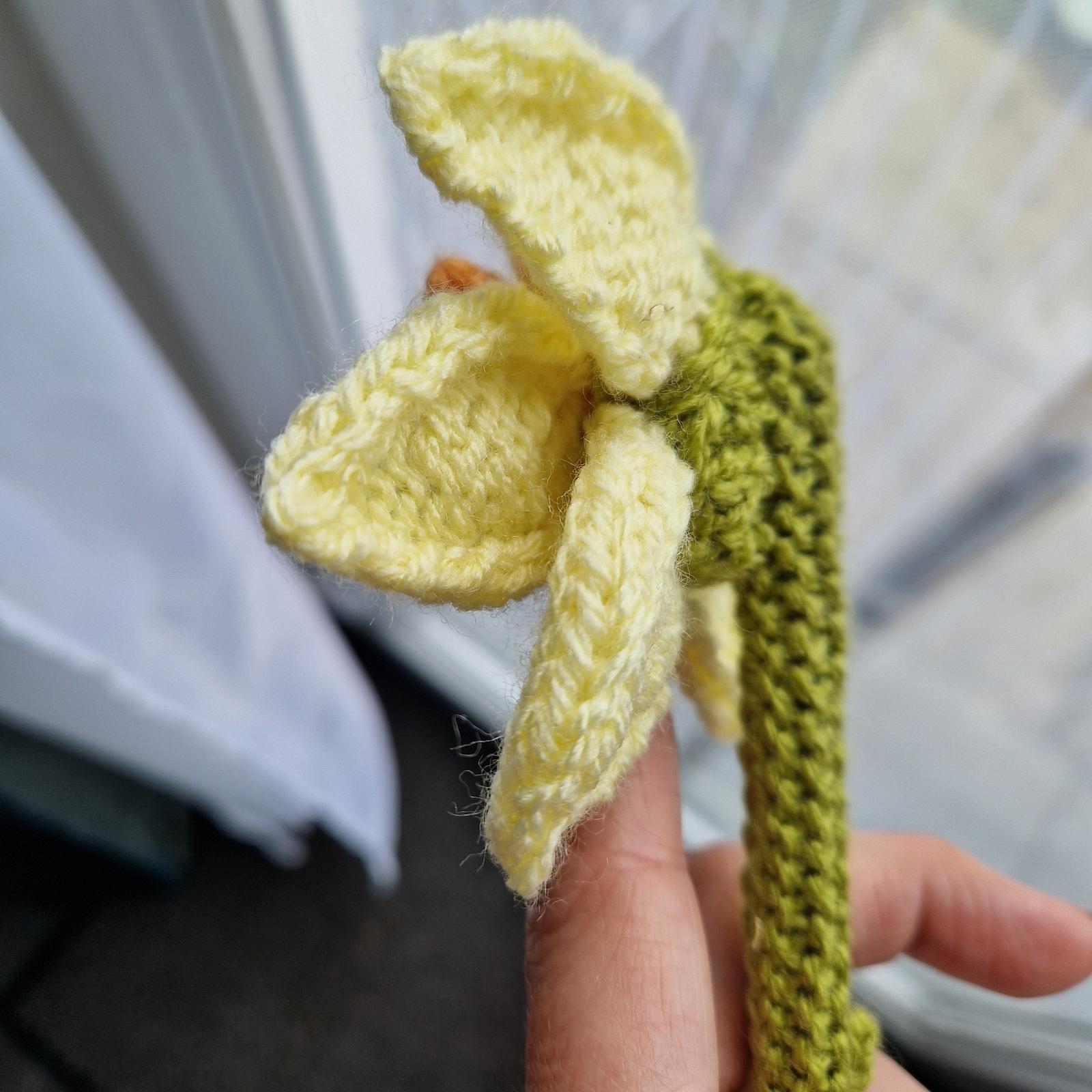 Knitted Daffodil