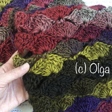 Voluminous Shells Scarf