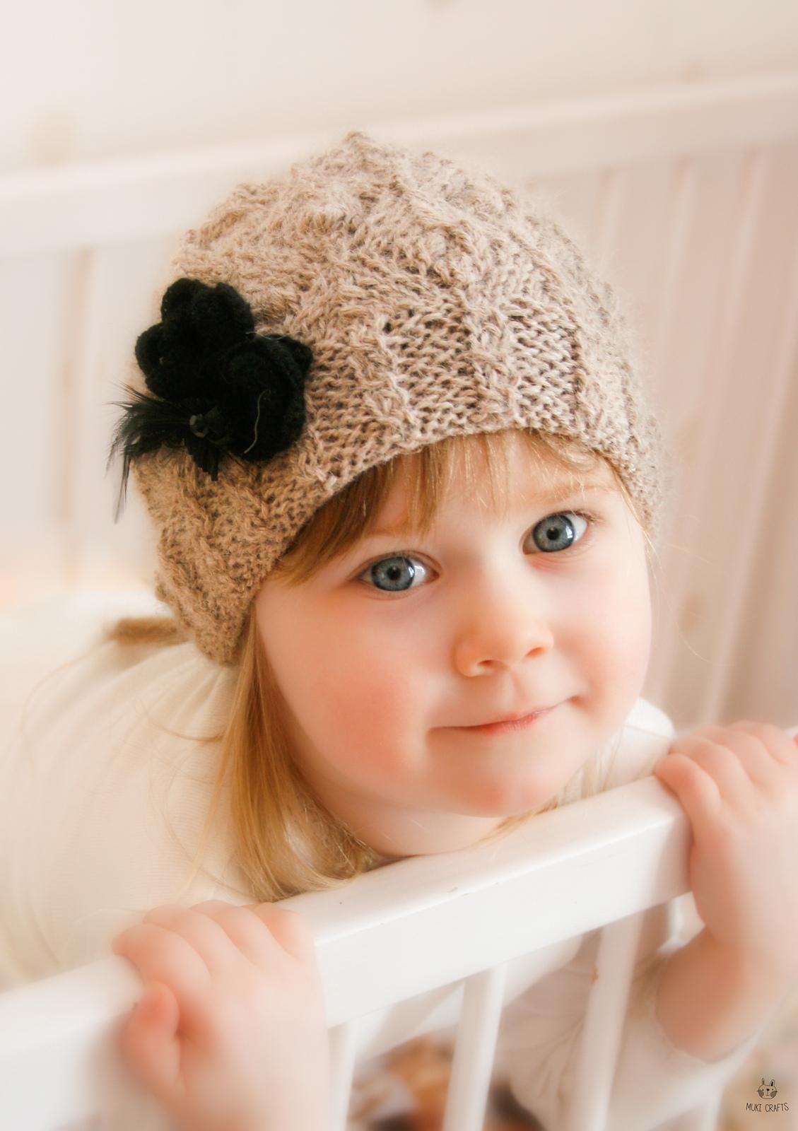 Violet lace hat