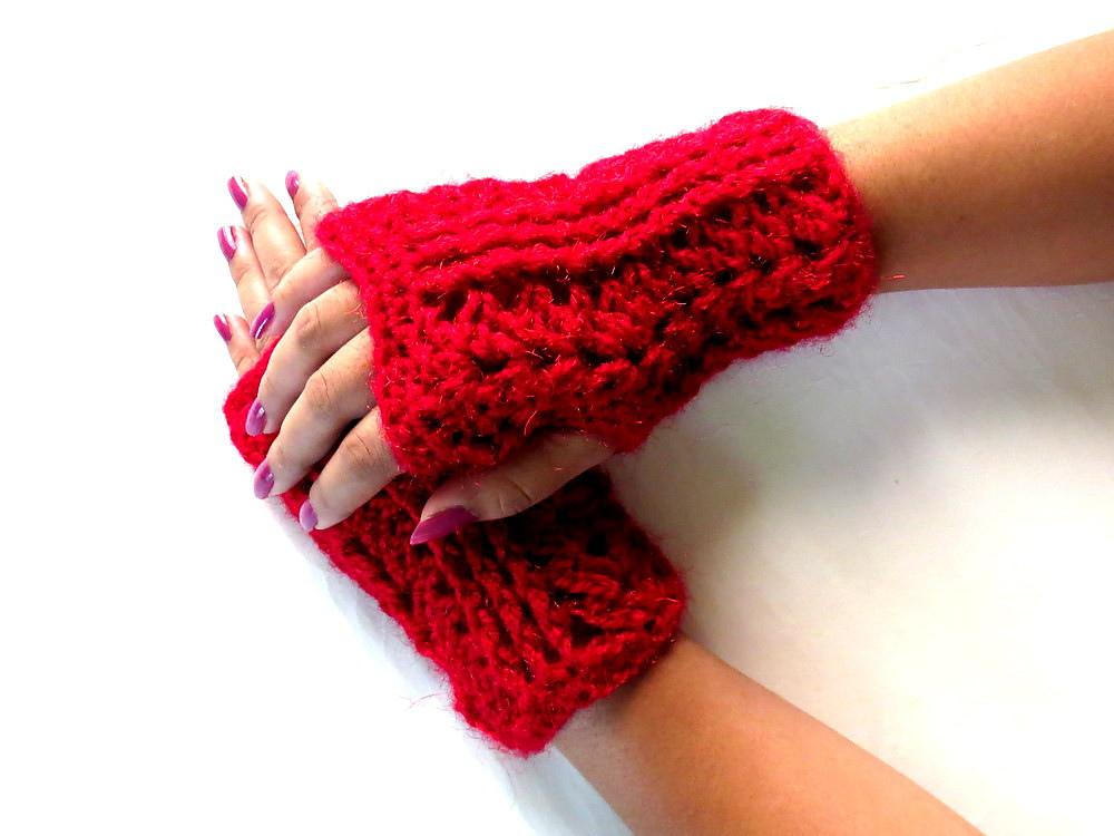 Ribbed fingerless mittens