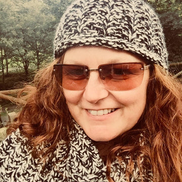 Cosy ribbed hat and scarf set