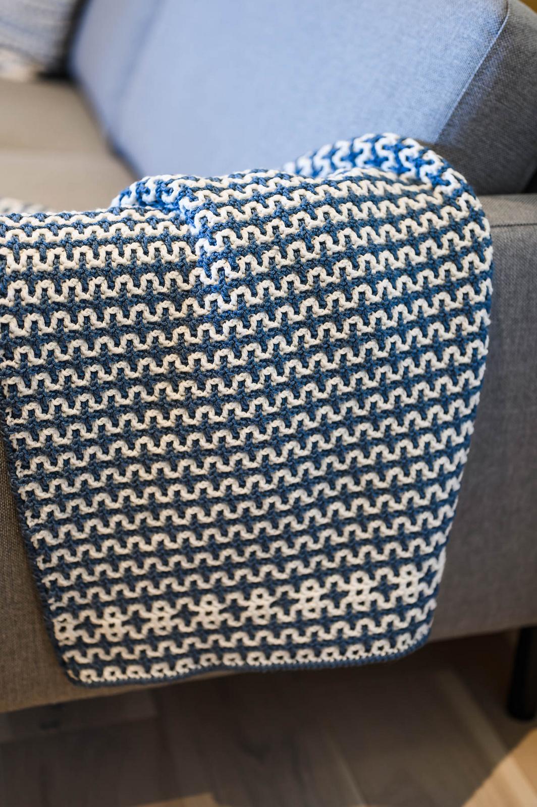 Interlocking Crochet Blanket
