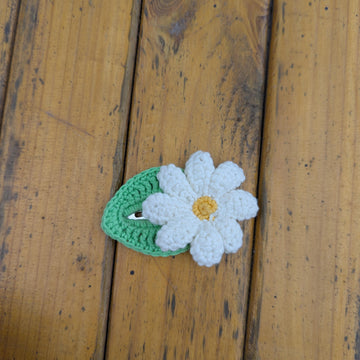 Chamomile hair clip English-US