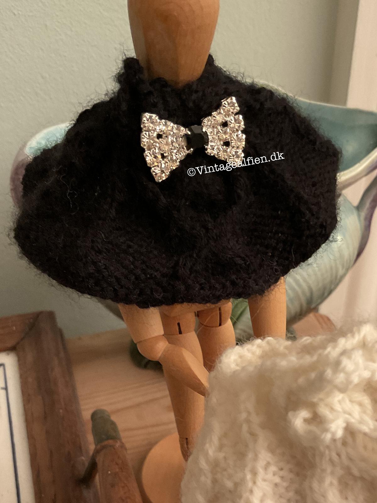 Susie capes for dolls