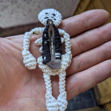 Skeleton hair clip English_us