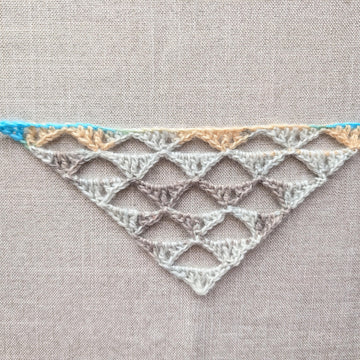 2-in-1: Wide Baktus Triangle Scarf #111