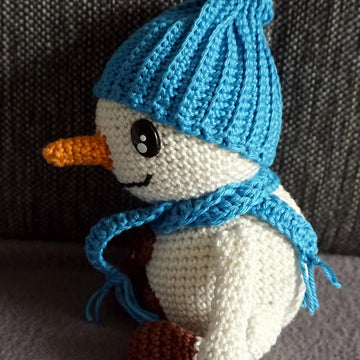 Crochet Pattern for the Snowman Snowy!