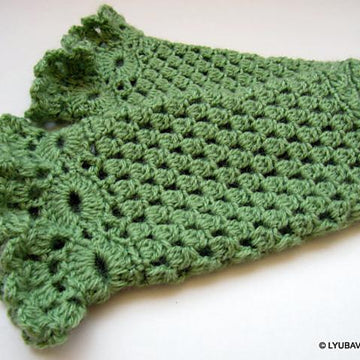 Fingerless Gloves Ruffled Around Wrist