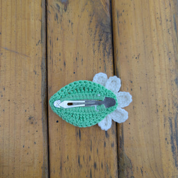 Chamomile hair clip English-US