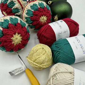 Poinsettia Bauble with Videos (British Crochet Terms)