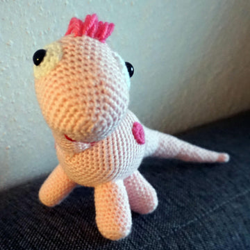 Häkelanleitung für das Dino Mädchen Rosa! ♥