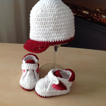 Sporty Baby Bootie & Hat Set N 232