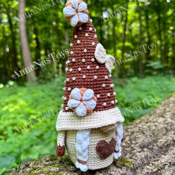 Gnome with cotton (girl)