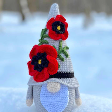 Gnome with poppy flower