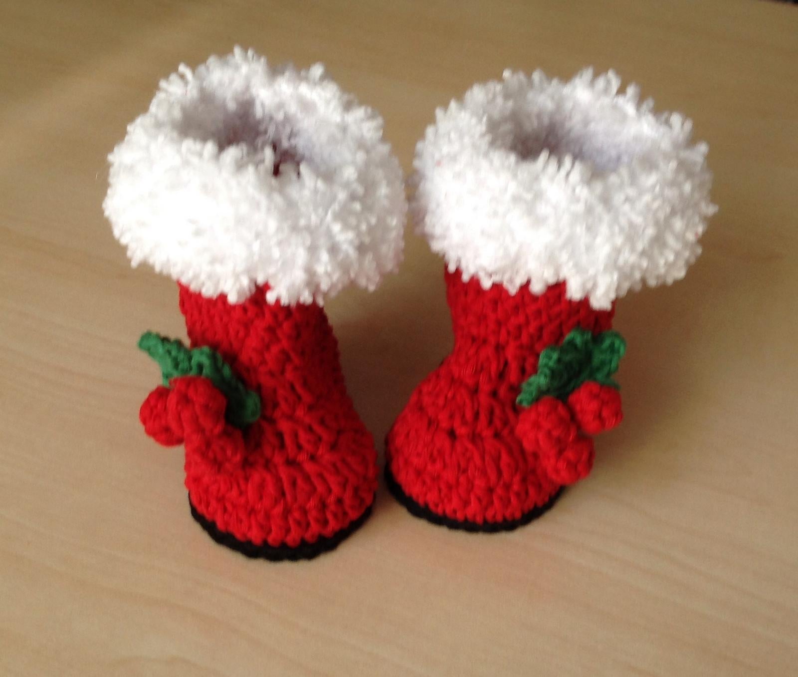 Santa Baby Bootie & Hat Set N 333