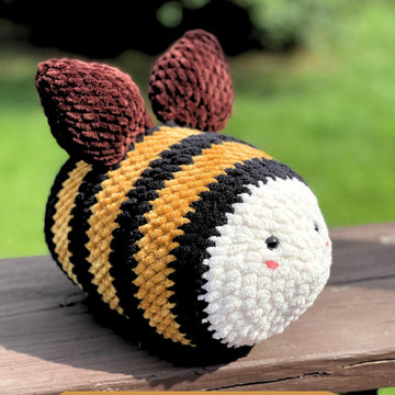 Bumblebee Daisy Pillow set