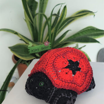 Ladybug in african flowers design Marienkäfer